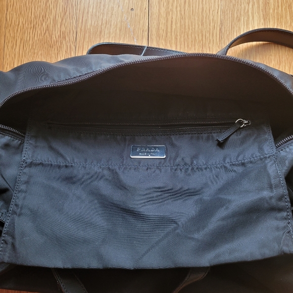 ❌️SOLD❌️ Authentic Vintage Prada Nylon Tote - Picture 6 of 16